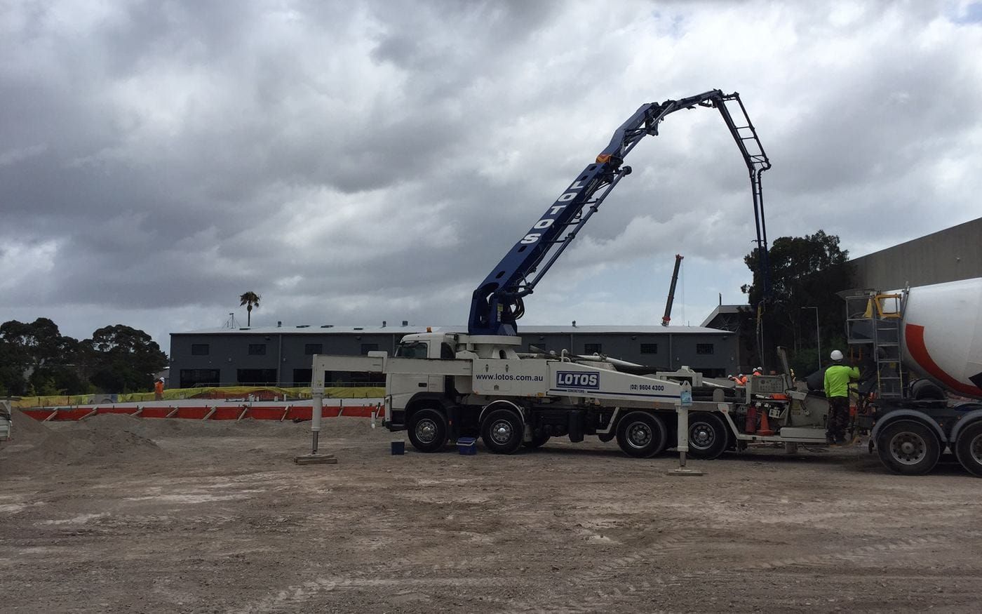 A Lotos boom pump placing the building slab at the Annandale childcare centre